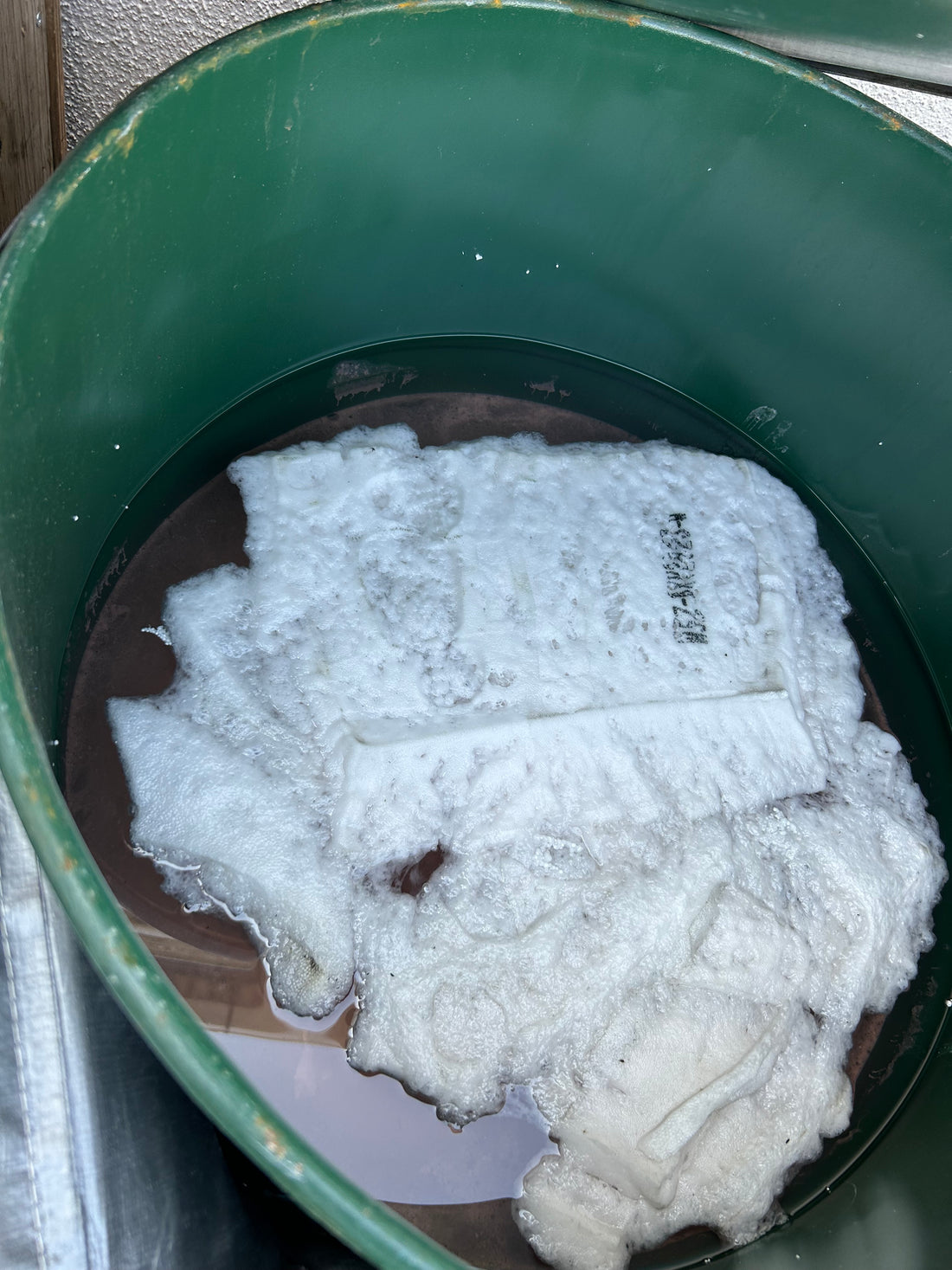 発泡スチロールを溶かします！